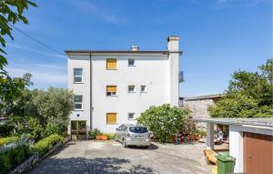 2 Bedroom Nice Apartment In Crikvenica