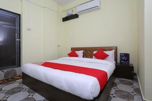 Hotel O Royal Treat