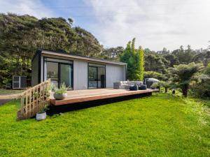 Valley Hideaway - Kūaotunu Holiday Cabin