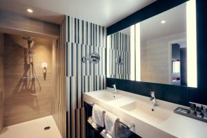 Hotels Mercure Orange Centre A7/A9 : Suite avec 1 Lit Double et 1 Canapé-Lit