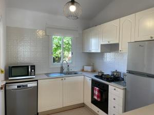Mediterranean Cottage, Sea View, Great Location