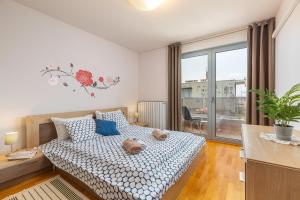 Deluxe Apartment Marina with a private parking