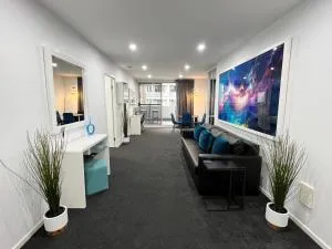 2BR Apt Gungahlin Square Luxe Super Central Wifi Wine Secure Parking - غولبورن