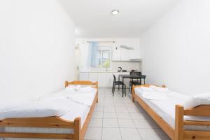 AMADEO APARTMENTS