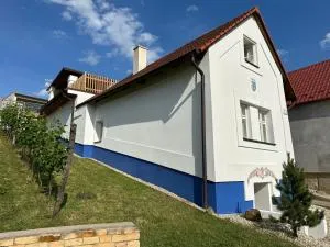 Nad Slováckým sklípkem - Modrá