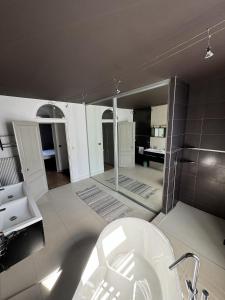Appartements Chez Flo - Appartement Luxueux - Hypercentre : photos des chambres