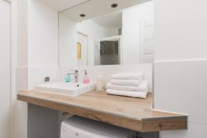 Private Parking - Old Town - Św Krzyża 16 Street