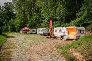 Karavan 3 v areálu Koupaliště Bystré v Orlických horách - Bystré