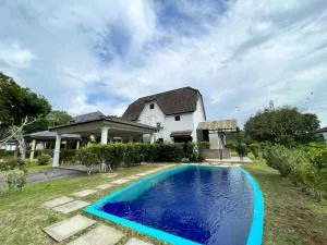 Commons Pool Villa Lot 1021 - Fong Homestay - Kampong Dalong