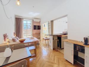 Nestor&Jeeves - CITY TRIP - Central - Balcony