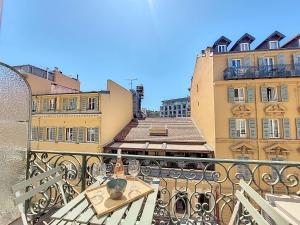 Nestor&Jeeves - CITY TRIP - Central - Balcony