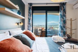 Tranquil 2 Bed 2 Bath Retreat, Pool, Parking