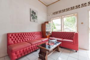 RedDoorz at House Of Dirga Cisarua Puncak