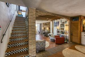 Designer House With Panoramic views