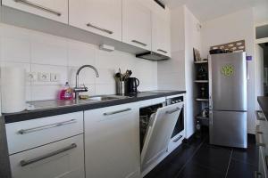 Annonce professionnelle. Appartement 2 chambres avec terrasse Sud, à 50m de la plage, pour 4 à 5 personnes