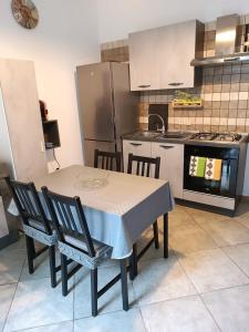 Bilocale con terrazza vista mare e montagna