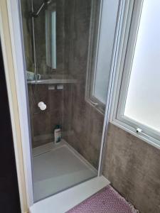 Maisons de vacances Bungalow charmant a Sigean avec piscine et jardin cloture : photos des chambres