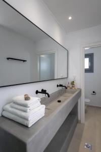 Chrysonisos Suites with Sunset & Seaviews near Kini