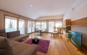 One-Bedroom Apartment room in Grischuna Mountain Lodge