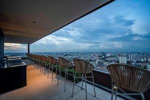 Phòng Có Giường Cỡ King Nhìn Ra Hồ Bơi (King Room with Pool View)