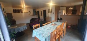 Chambre privée et cuisine chez lhabitant