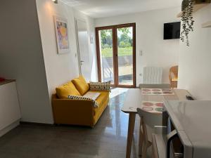 Appartements Charmant studio avec terrasse : photos des chambres