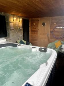 Chalets Chalet de Luxe Spacieux -12 pers- Sauna & Jacuzzi : photos des chambres