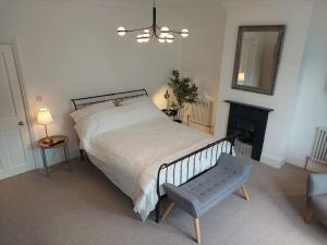 Large newly refurbished house close to harbour