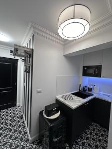 Studio Luxury Black & White