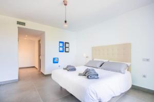 New Modern Villa Elviria, Mairena Pool BBQ&Views