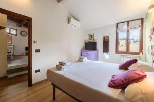 Una finestra sulle Cappelle Medicee by Mmega