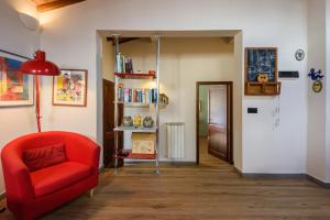 Una finestra sulle Cappelle Medicee by Mmega