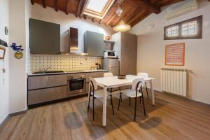 Una finestra sulle Cappelle Medicee by Mmega