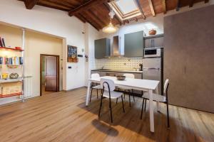 Una finestra sulle Cappelle Medicee by Mmega