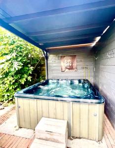 Buddha style family house & jacuzzi & sauna near Amsterdam