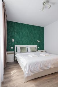 FUN HOUSE - Comfortable stay with garden and near parking