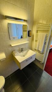 Hotels La Terrasse Fleurie, Logis, Hotel et Restaurant : photos des chambres