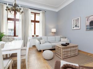 Main Square Apartment - Private Parking - Św Krzyża 16