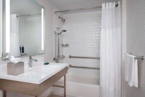 DoubleTree by Hilton Hotel and Conference Center Chicago North Shore