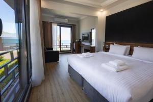SANTANA OTEL