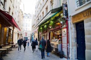 Charming aparmtent in Paris center