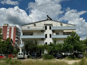 Guest House Elisabeta - 3hvězdičkové hotely ve městě Përmet