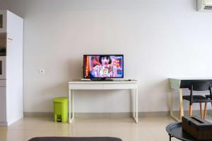 Spacious and Strategic Studio Apartment at Dago Suites By Travelio