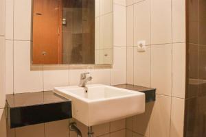 Spacious and Strategic Studio Apartment at Dago Suites By Travelio