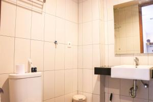 Spacious and Strategic Studio Apartment at Dago Suites By Travelio