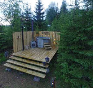 Cozy forest cabin with amazing mountain view
