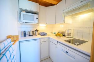 Appartements T1 with mezzanine bedroom between port and beach : photos des chambres