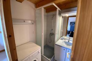 Appartements T1 with mezzanine bedroom between port and beach : photos des chambres