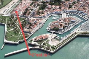 Maisons de vacances New T1 with courtyard between port and beach : Appartement