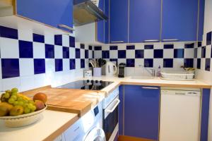 House with large garden and terrace a stones throw from the port